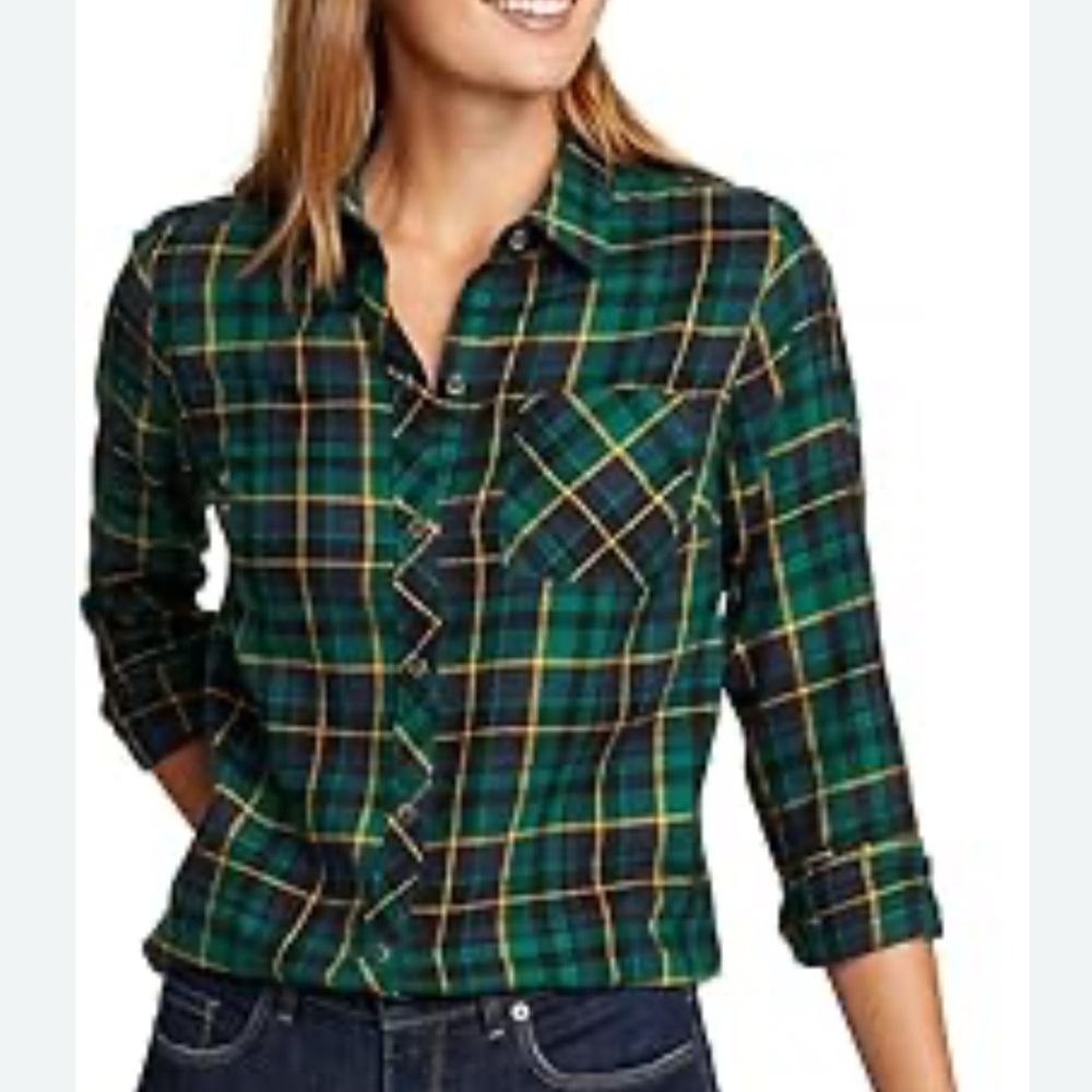 Eddie Bauer Green Button Down Shirt with Notched Collar and 3/4 Sleeves
